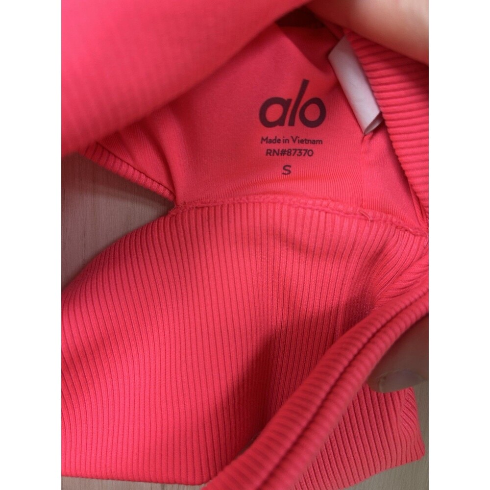 Alo Ribbed Slit Bra Fluorescent Pink Coral Small - Picture 2 of 6